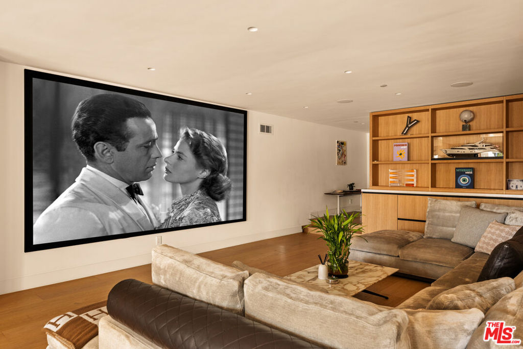 972 Palisades Beach Road