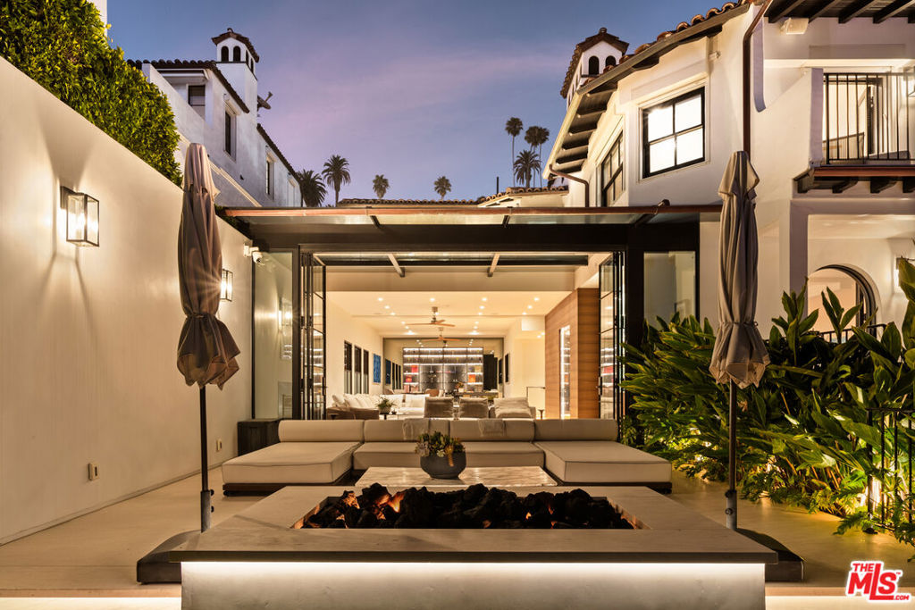 972 Palisades Beach Road