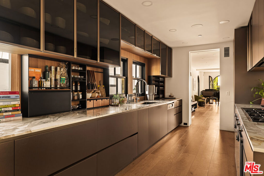 972 Palisades Beach Road