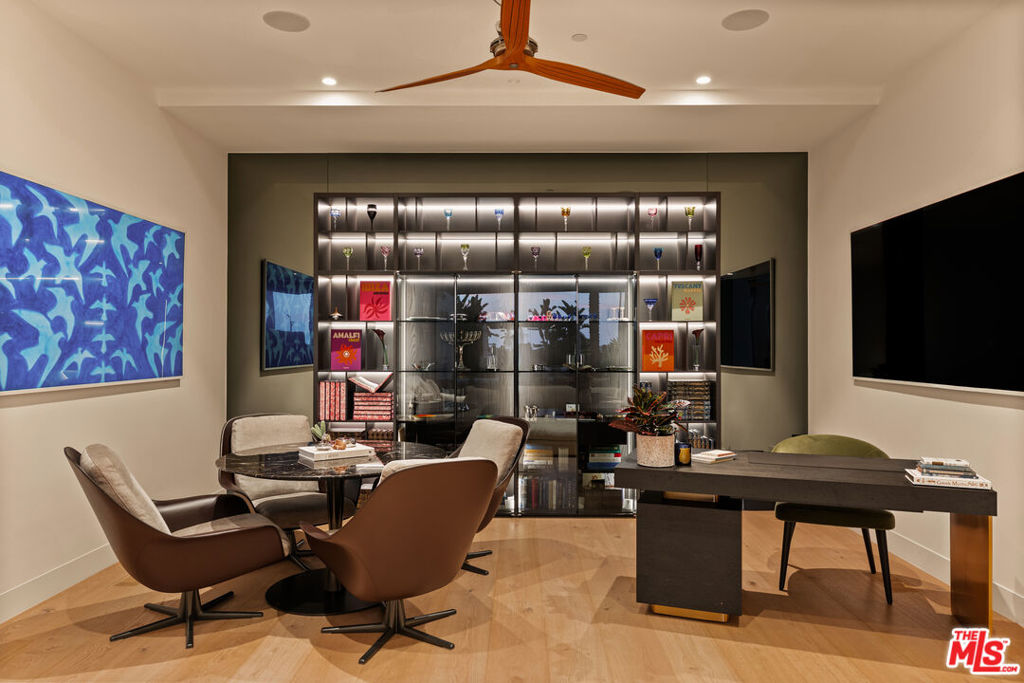 972 Palisades Beach Road