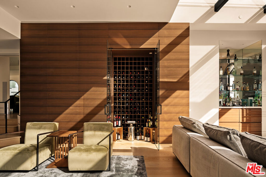 972 Palisades Beach Road