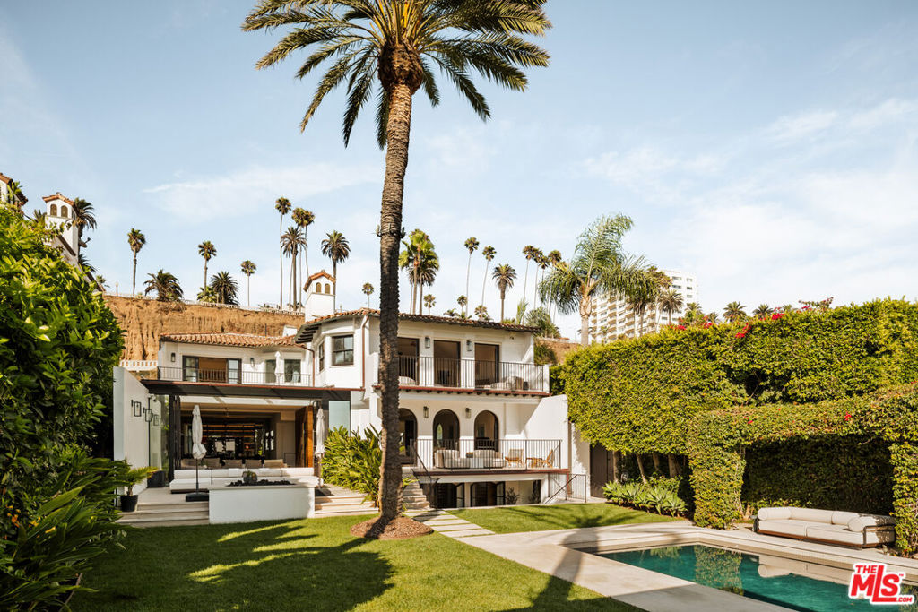 972 Palisades Beach Road