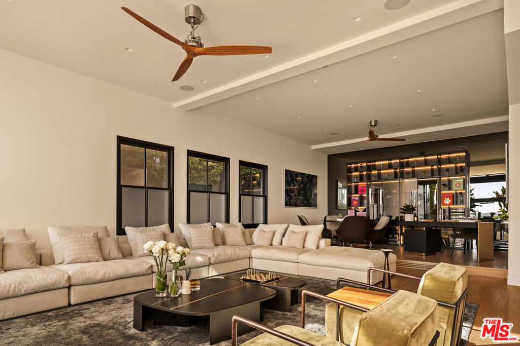 972 Palisades Beach Road