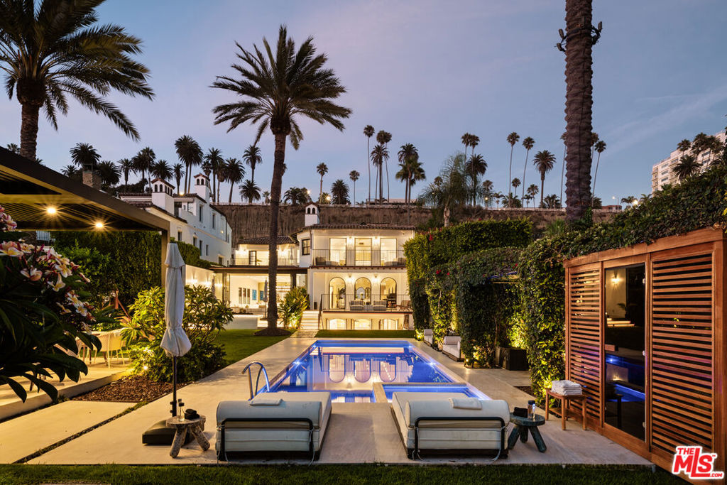 972 Palisades Beach Road