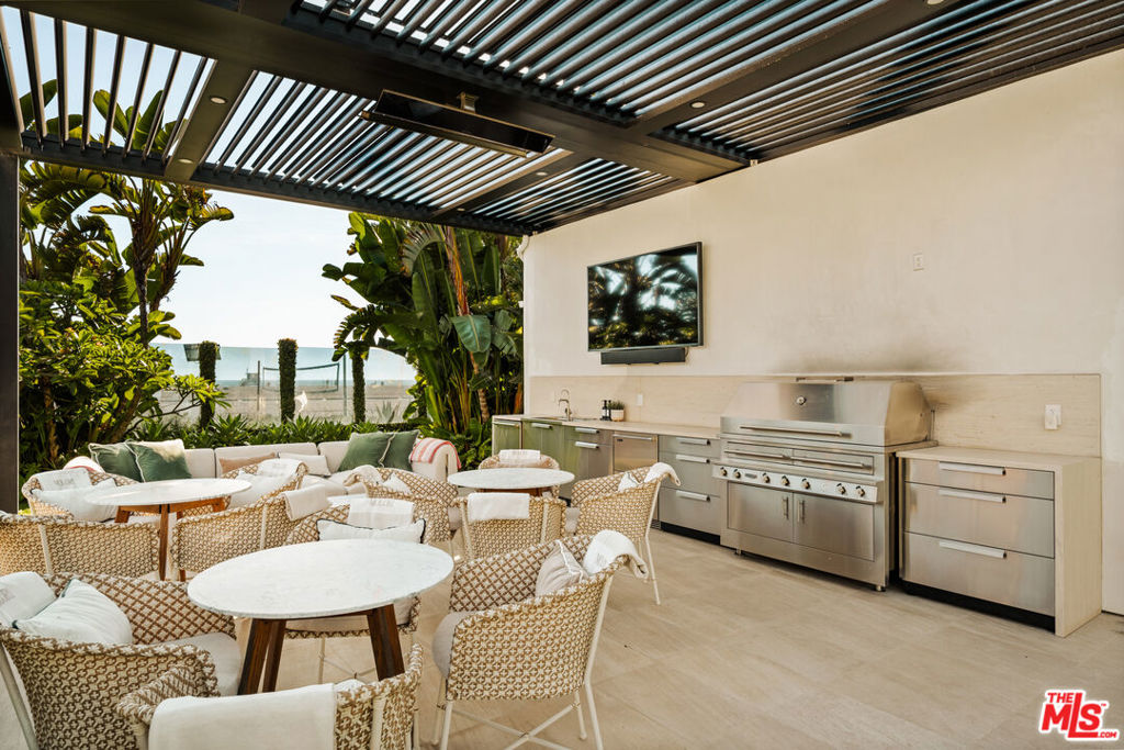 972 Palisades Beach Road