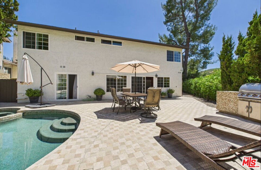 26065 Redbluff Dr
