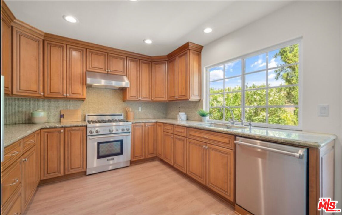 26065 Redbluff Dr