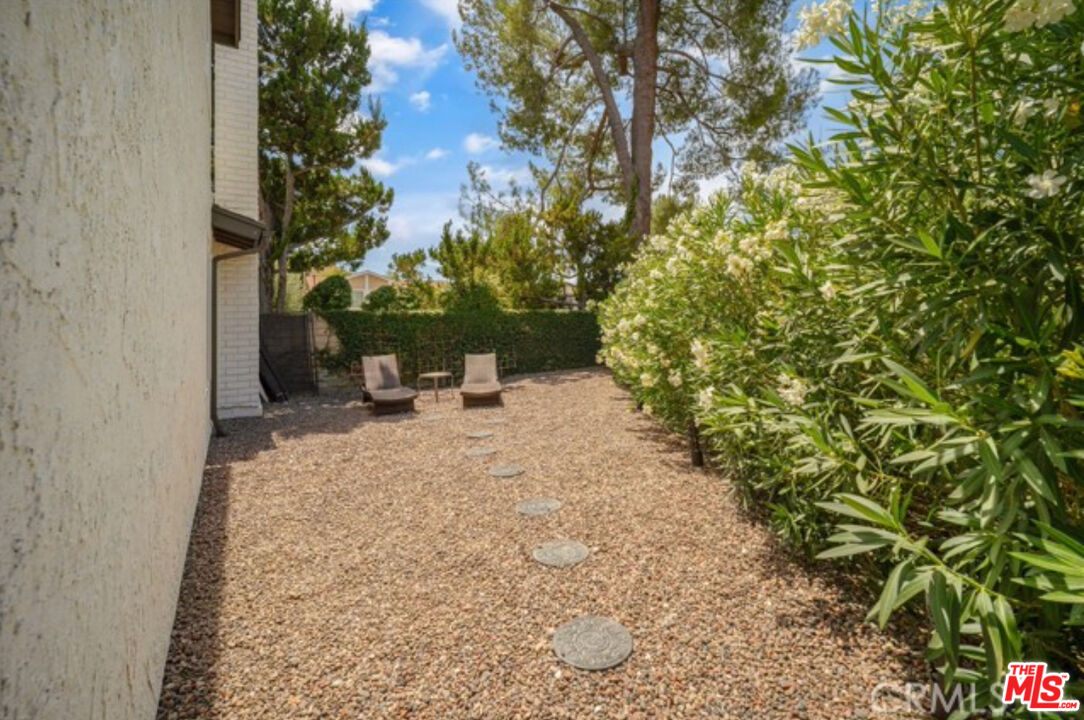 26065 Redbluff Dr