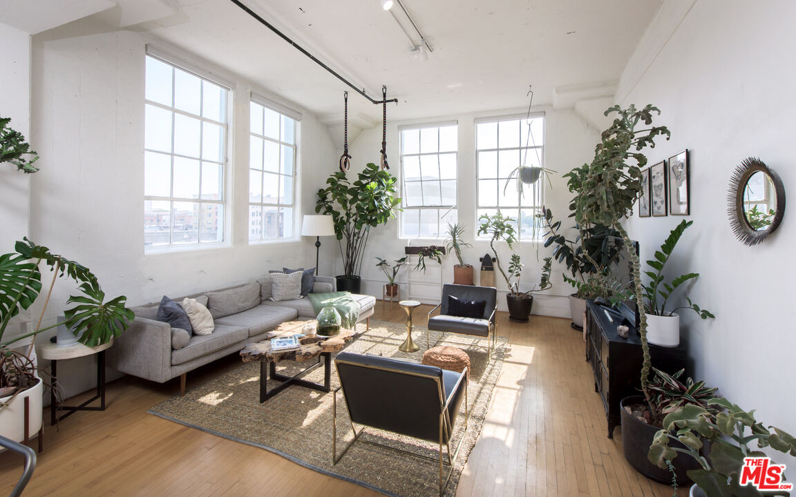 420 S San Pedro St Unit: 319