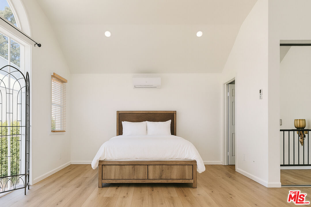 1174 Coldwater Canyon Dr