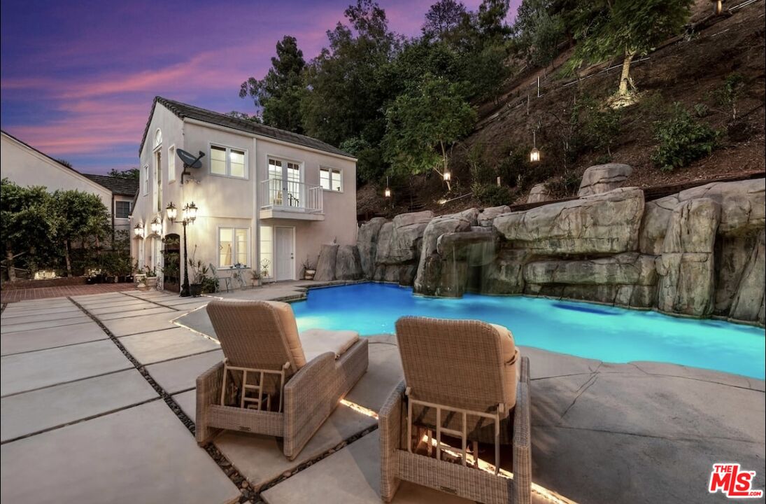 1174 Coldwater Canyon Dr