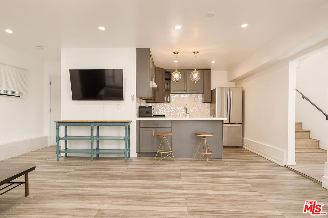 1174 Coldwater Canyon Dr