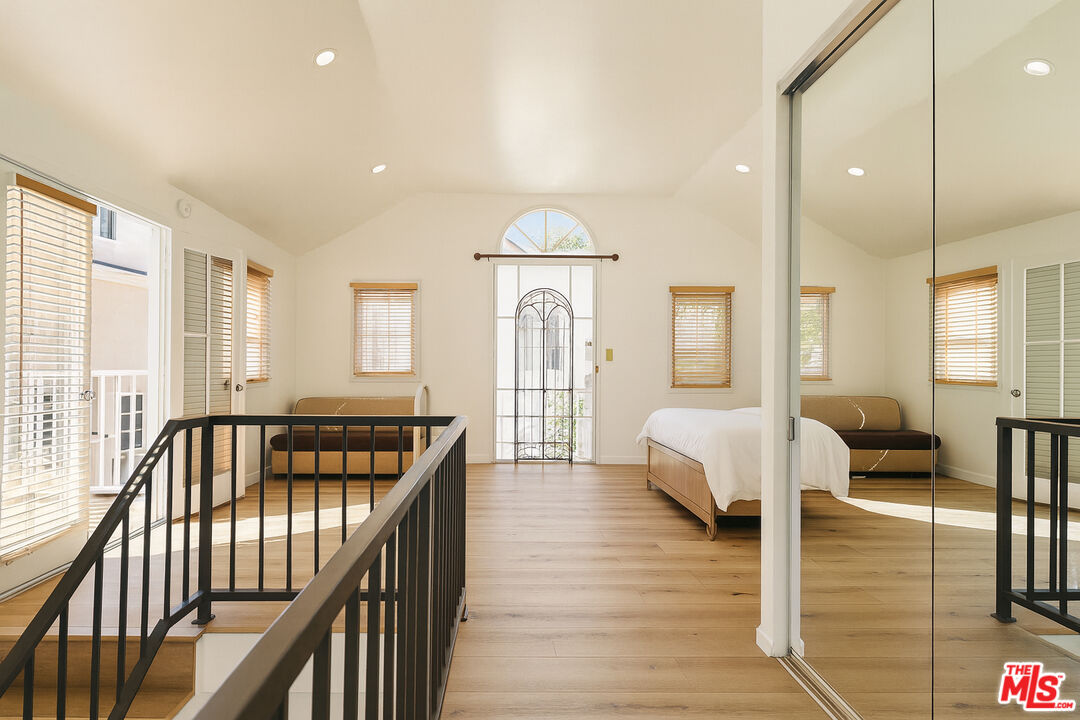 1174 Coldwater Canyon Dr