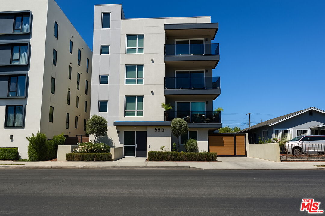 5813 Lexington Ave Unit: 202