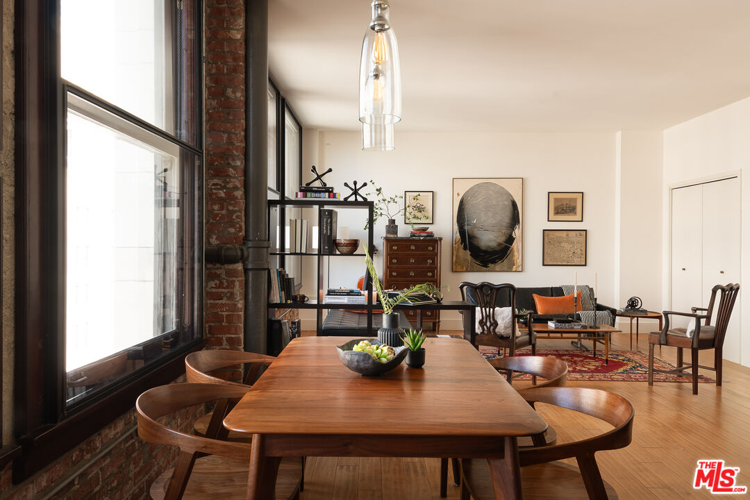 460 S Spring St Unit: 1015