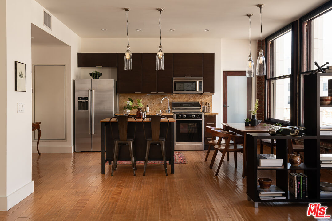 460 S Spring St Unit: 1015