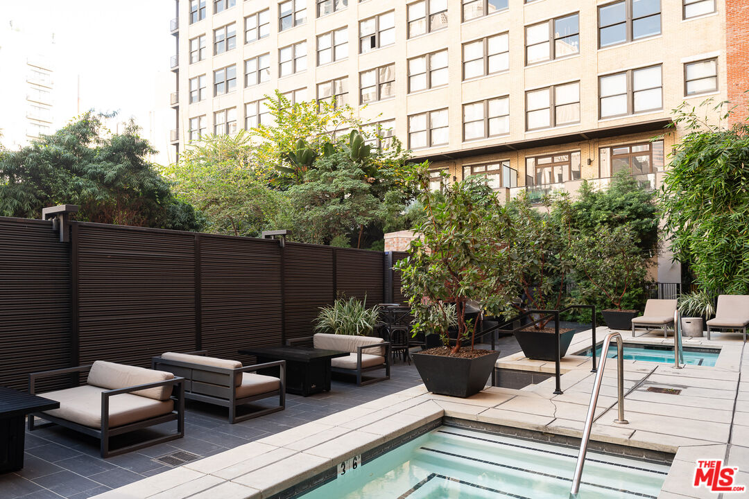 460 S Spring St Unit: 1015