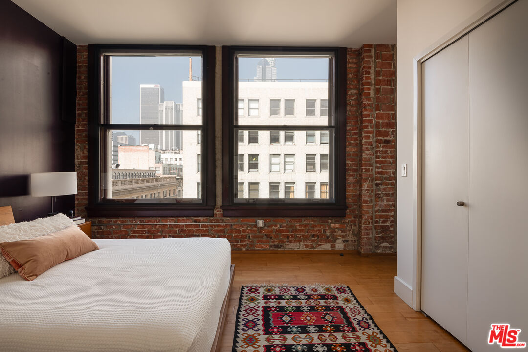 460 S Spring St Unit: 1015