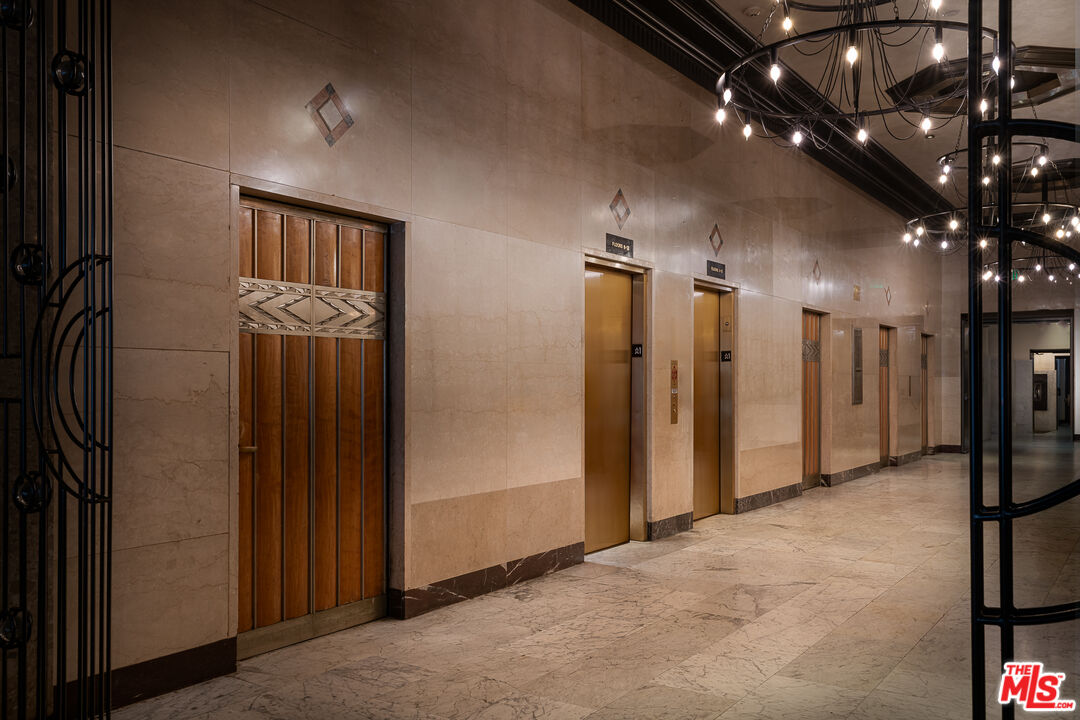 460 S Spring St Unit: 1015