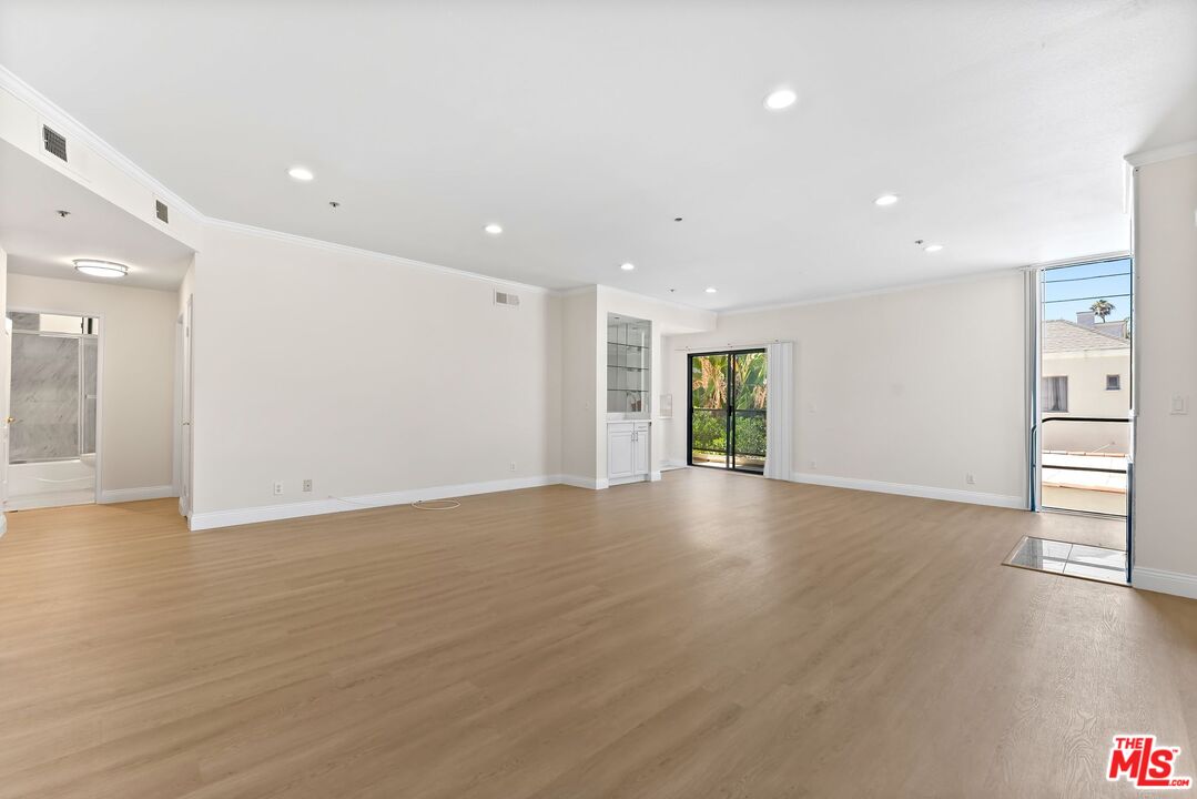 8558 Chalmers Dr Unit: 201