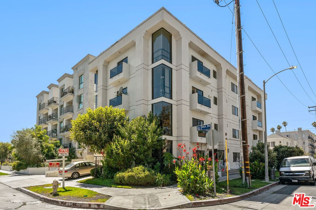 8558 Chalmers Dr Unit: 201