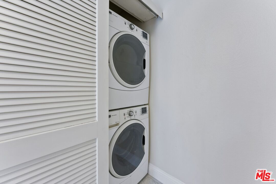 8558 Chalmers Dr Unit: 201