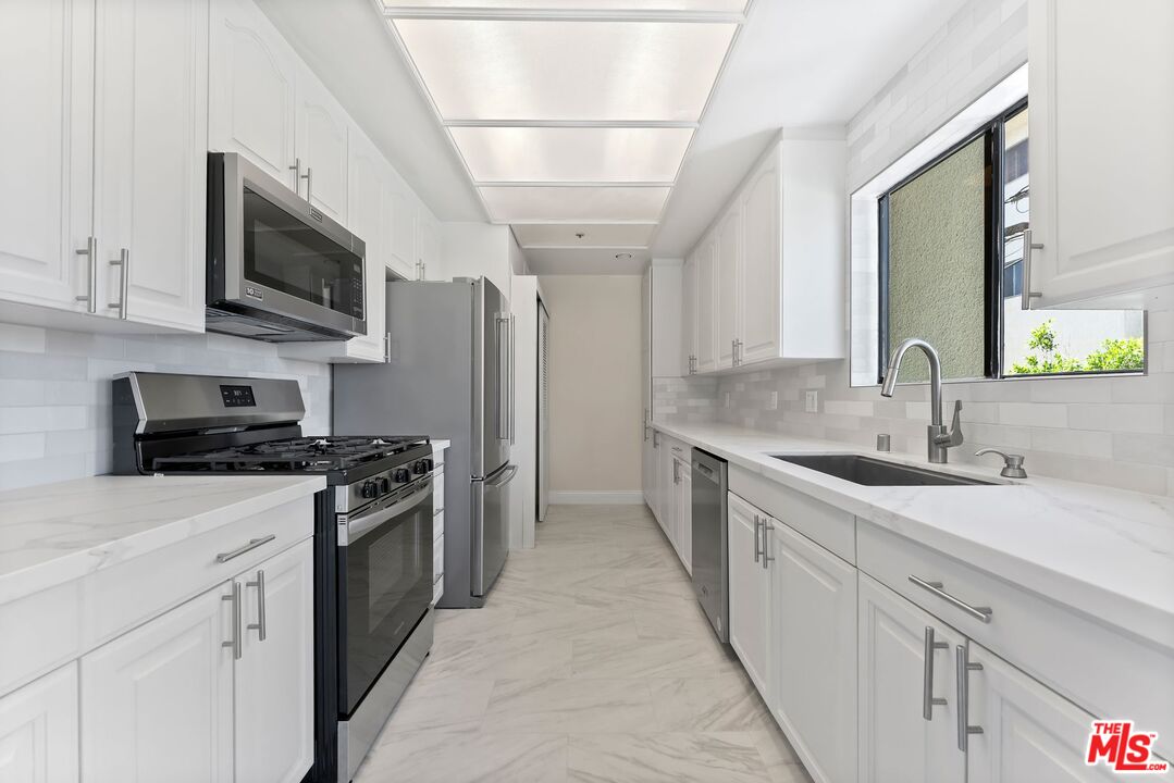 8558 Chalmers Dr Unit: 201