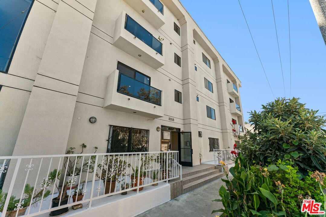 8558 Chalmers Dr Unit: 201