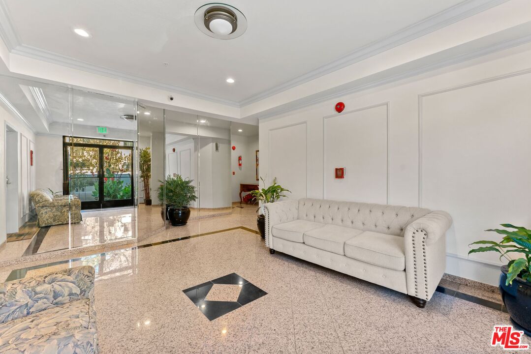 8558 Chalmers Dr Unit: 201