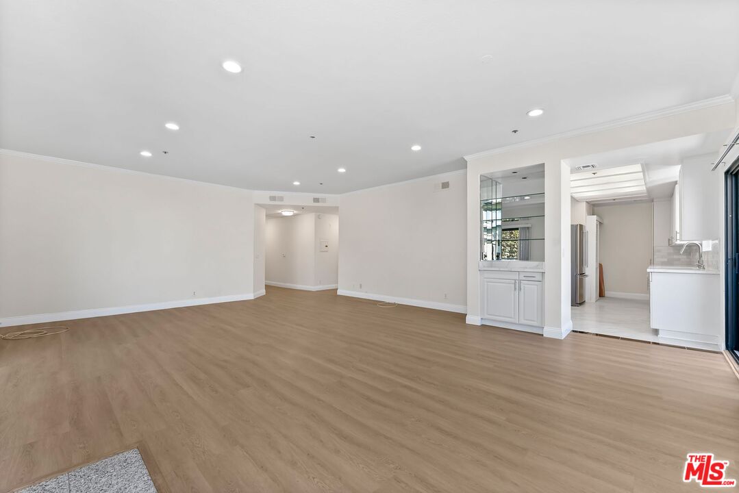 8558 Chalmers Dr Unit: 201