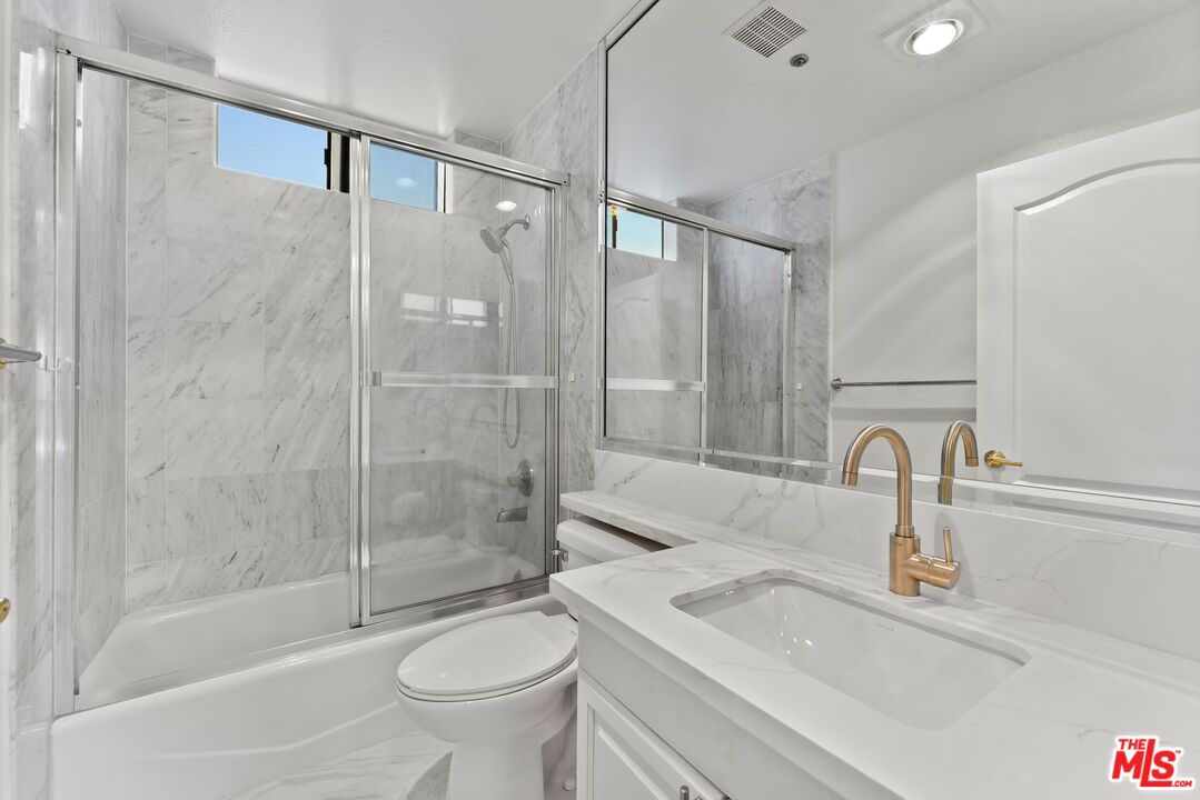 8558 Chalmers Dr Unit: 201