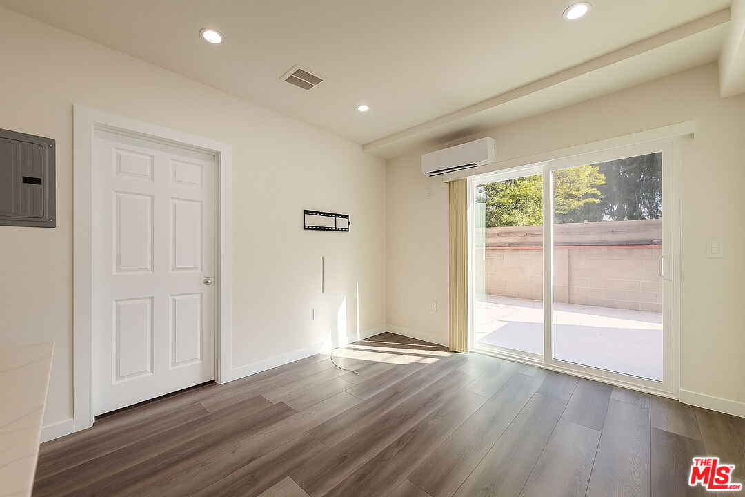 5244 Whitsett Ave Unit: 1/4