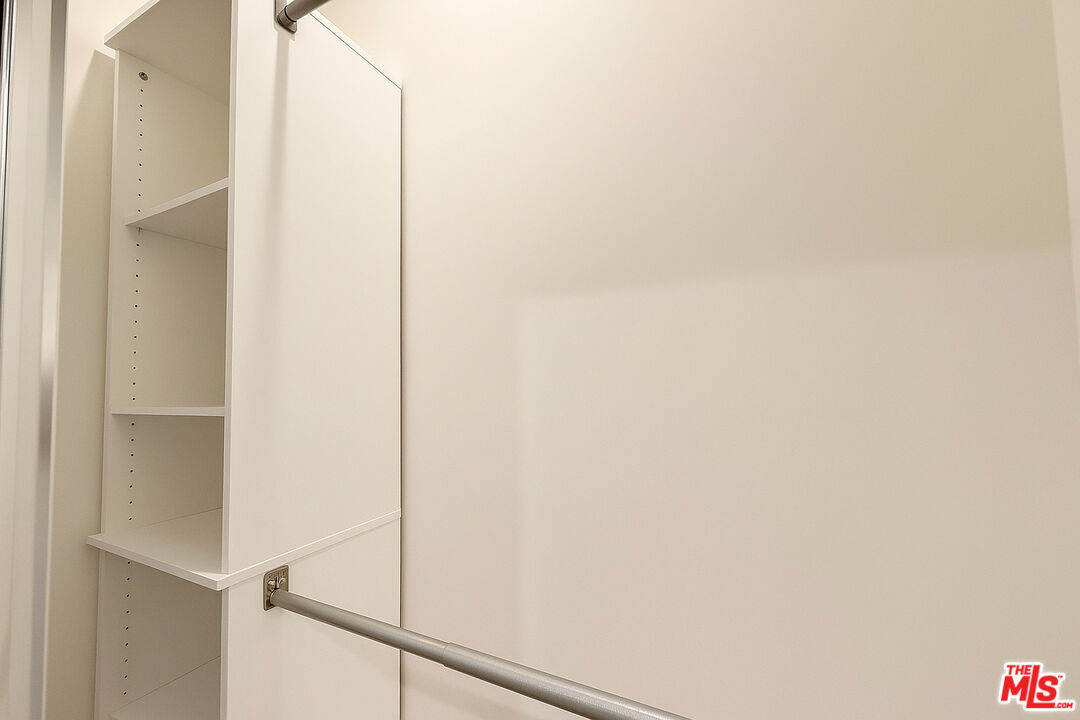 5244 Whitsett Ave Unit: 1/4