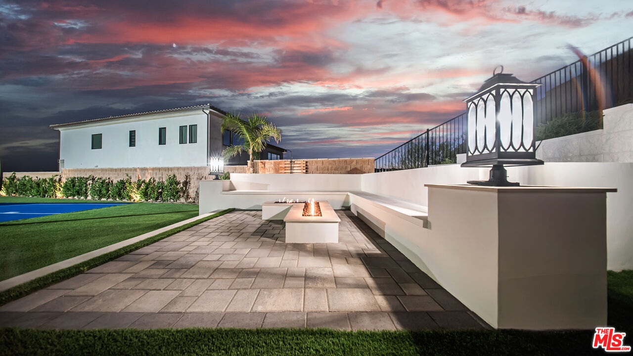 12553 N Ridgeline Rd