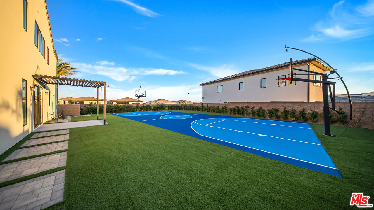 12553 N Ridgeline Rd