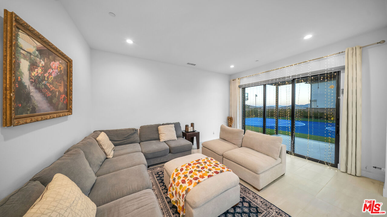 12553 N Ridgeline Rd