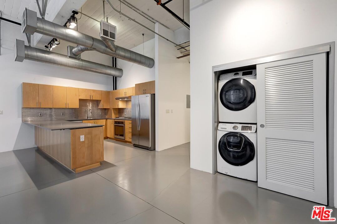 1130 S Flower St Unit: 208