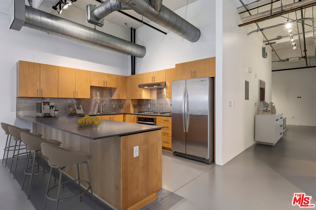 1130 S Flower St Unit: 208