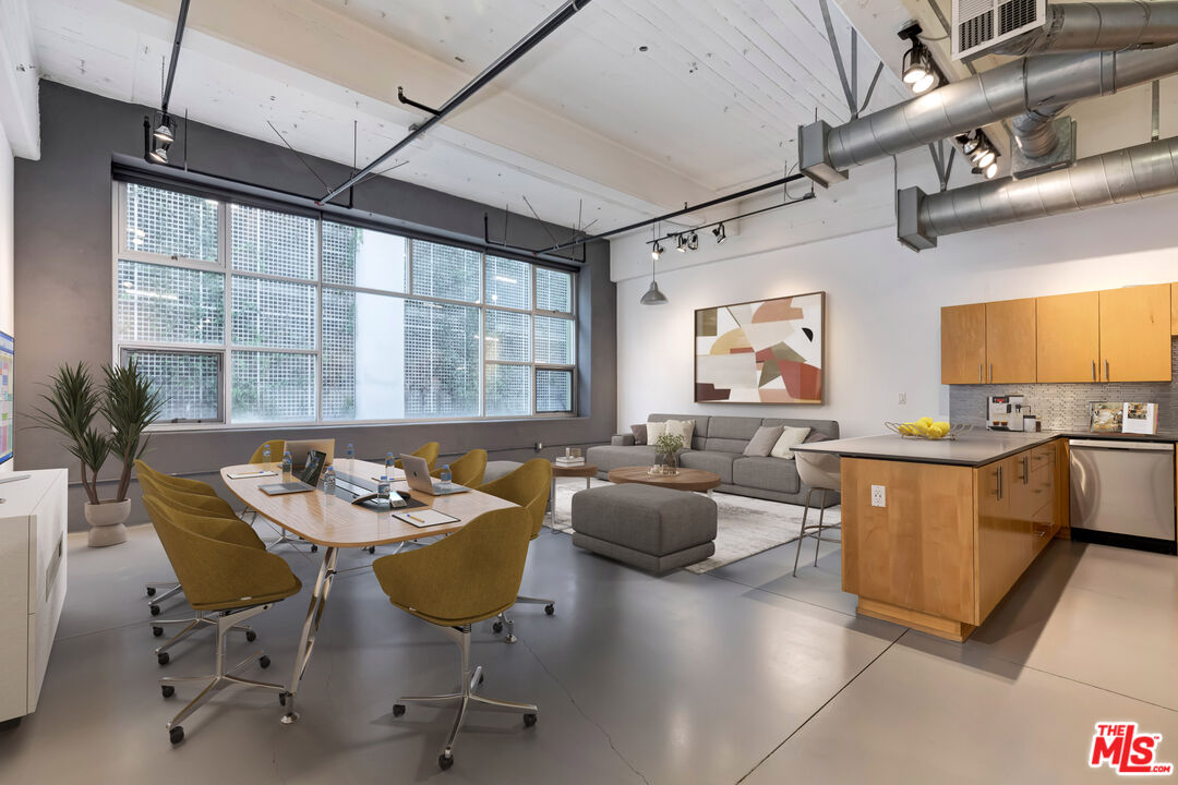 1130 S Flower St Unit: 208