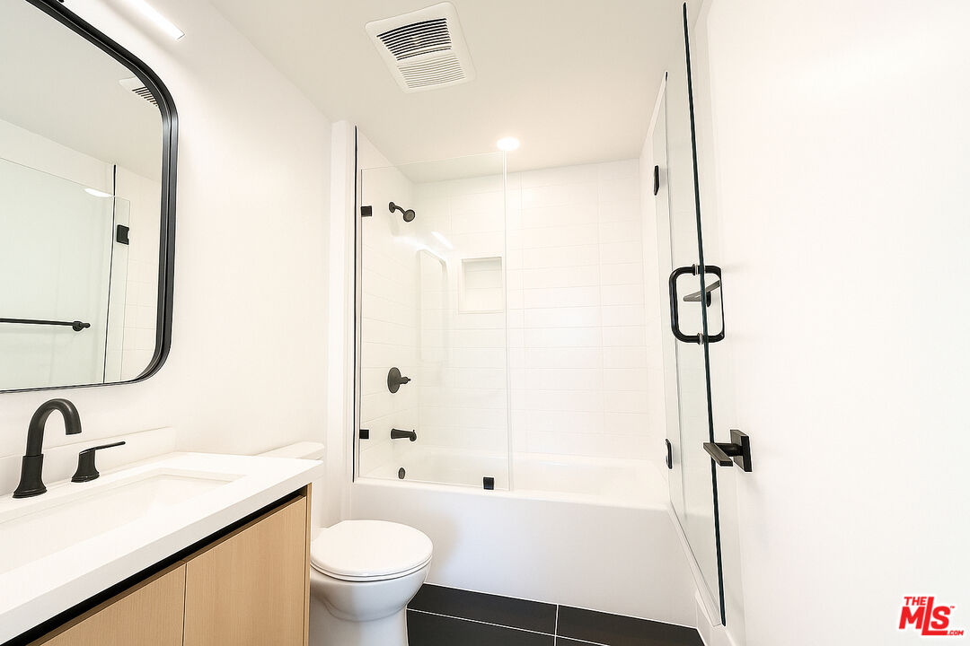 5813 Lexington Ave Unit: 201