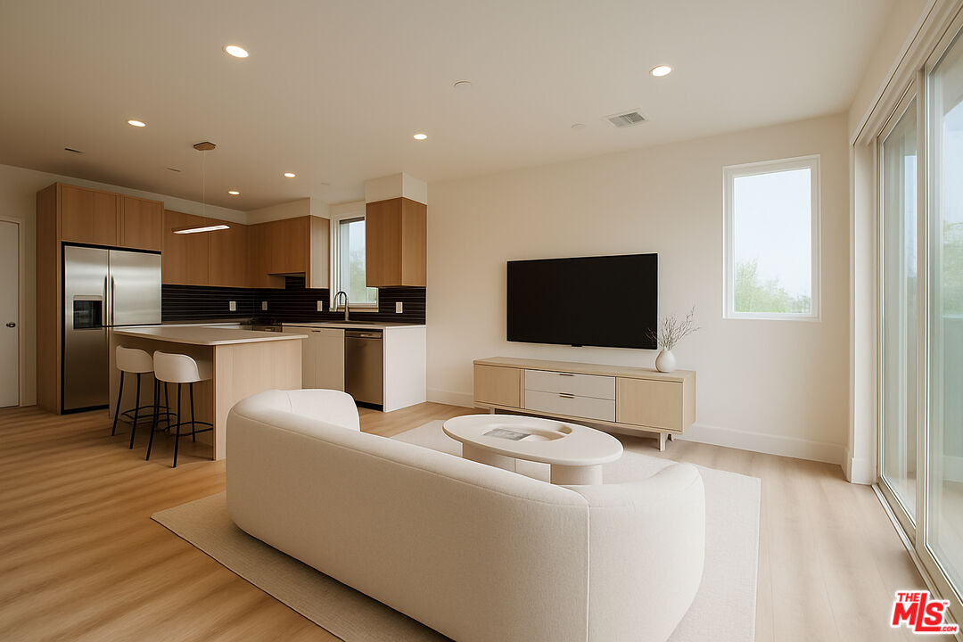 5813 Lexington Ave Unit: 201