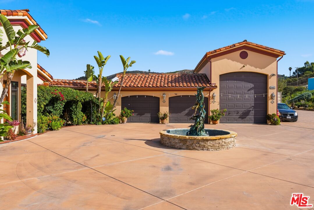 10825 Pacific View Dr