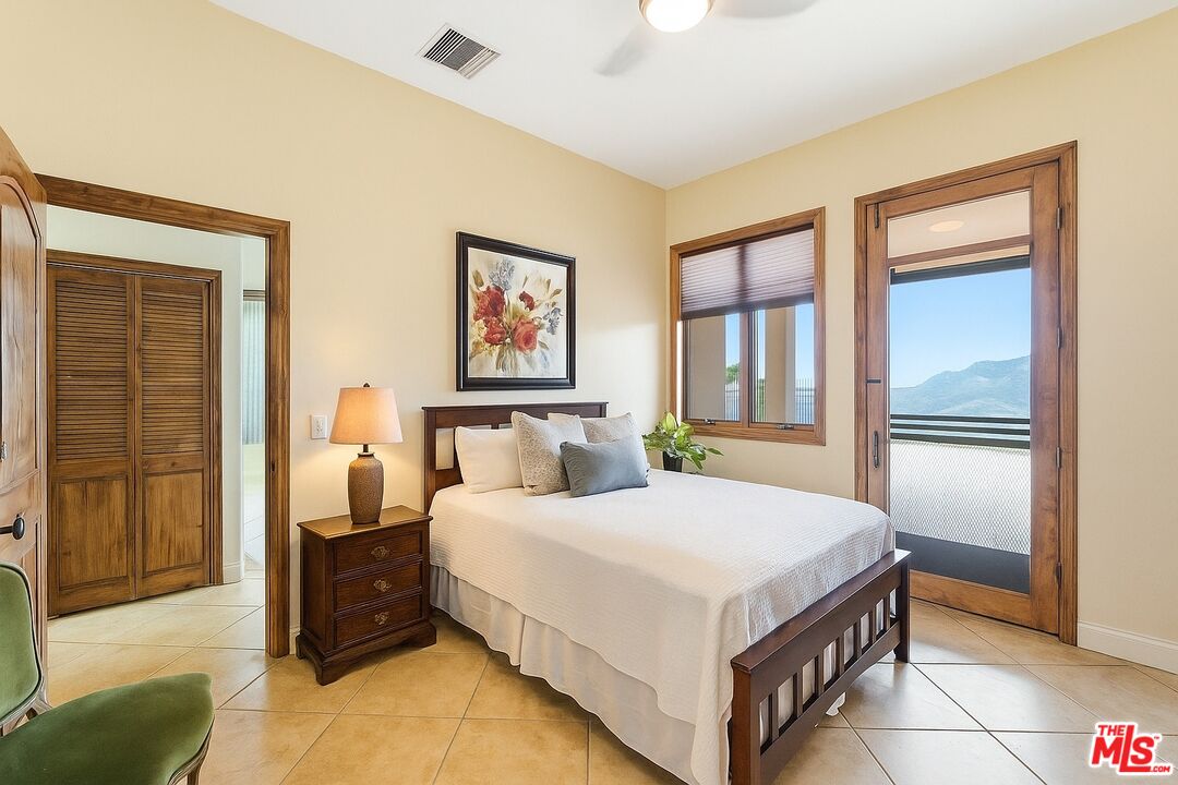 10825 Pacific View Dr