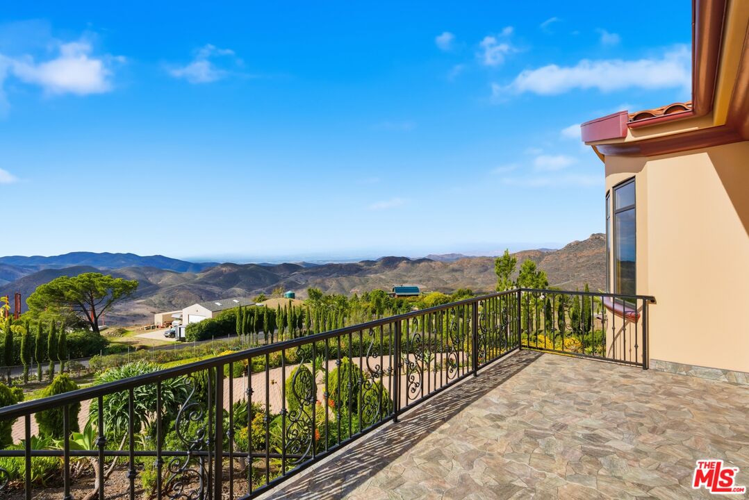 10825 Pacific View Dr