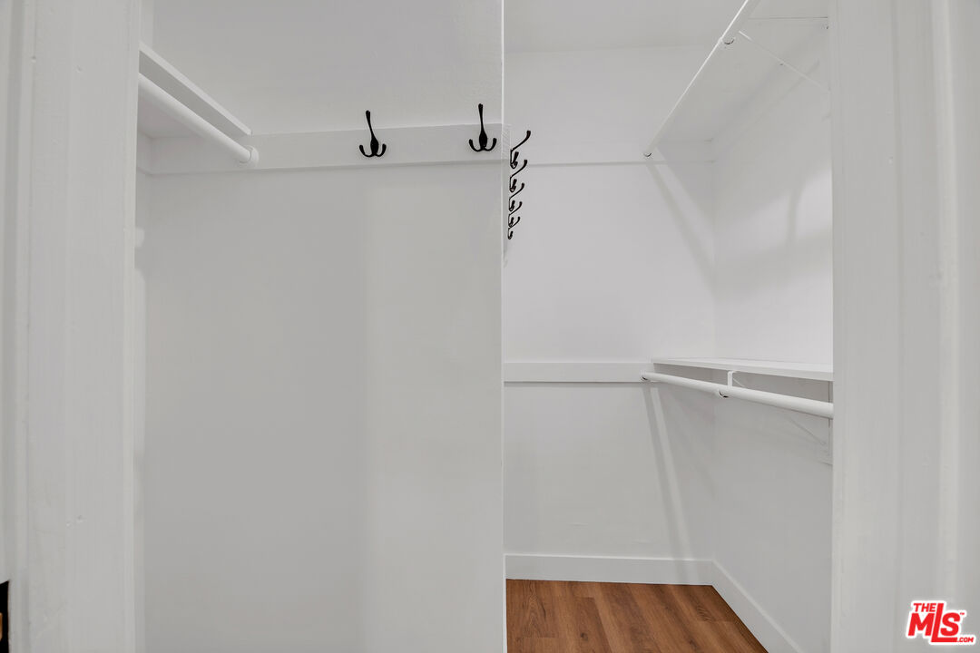 950 Havenhurst Dr Unit: 6