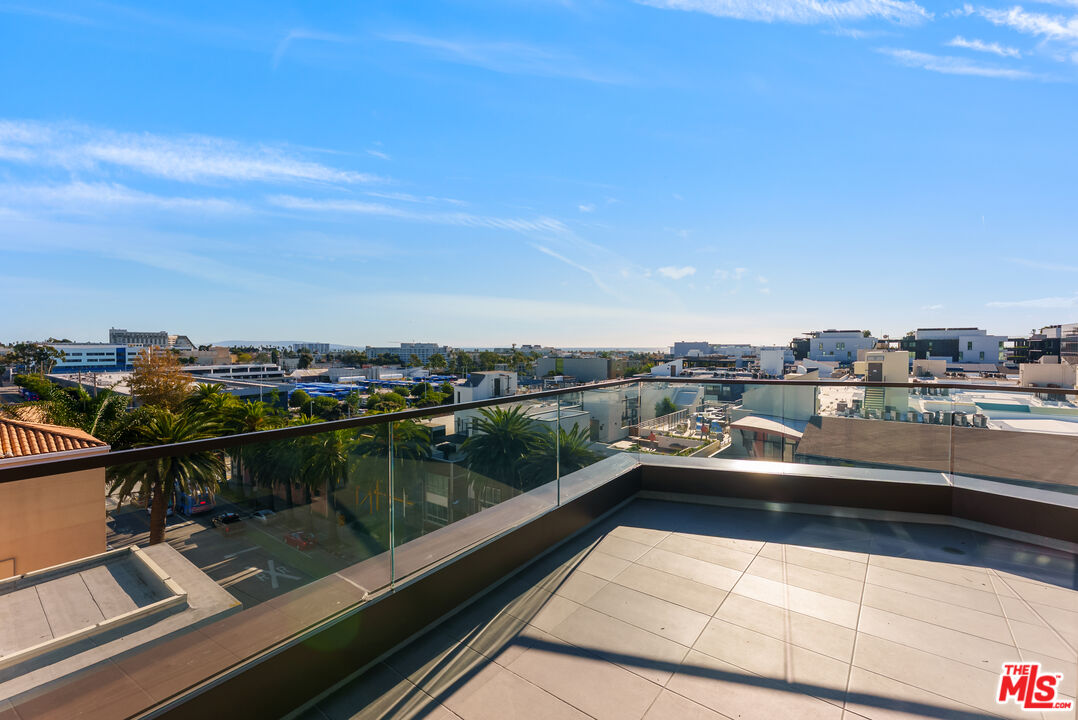 700 Broadway Unit: PH 715