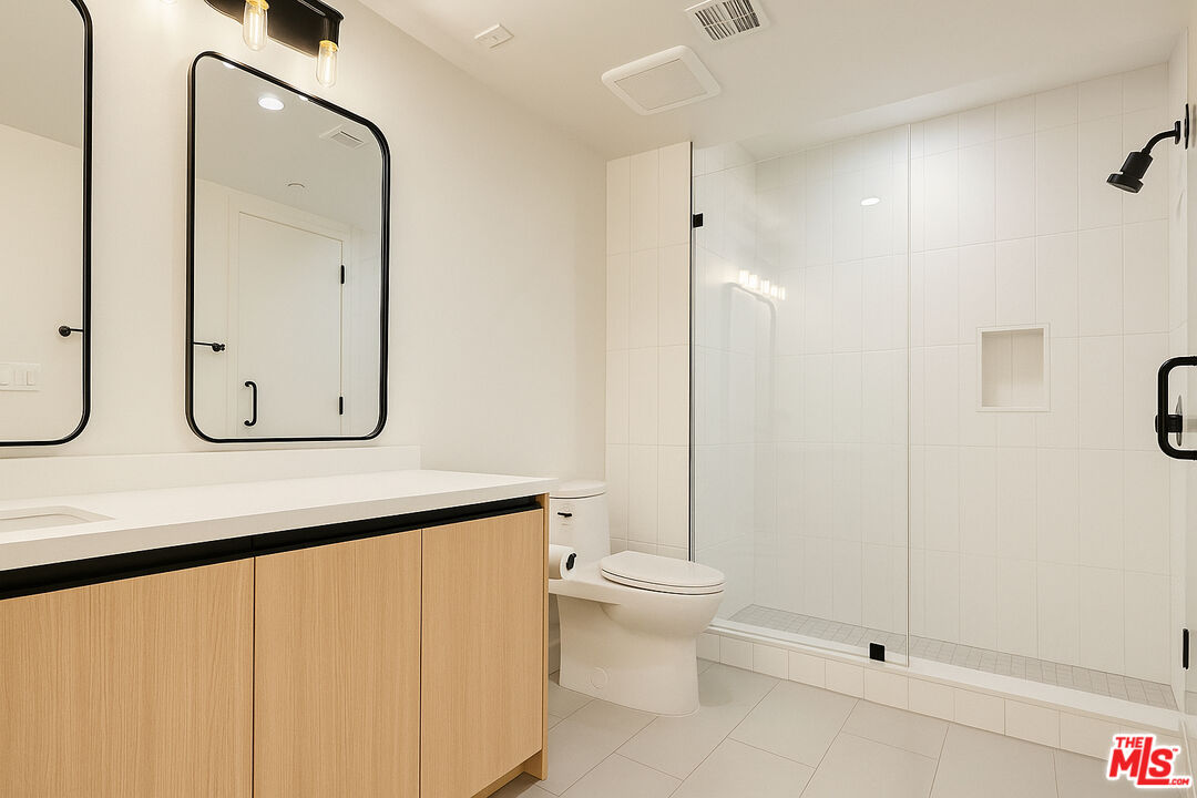 5832 Virginia Ave Unit: 403