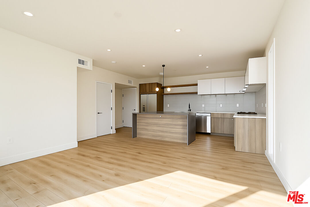 5832 Virginia Ave Unit: 403