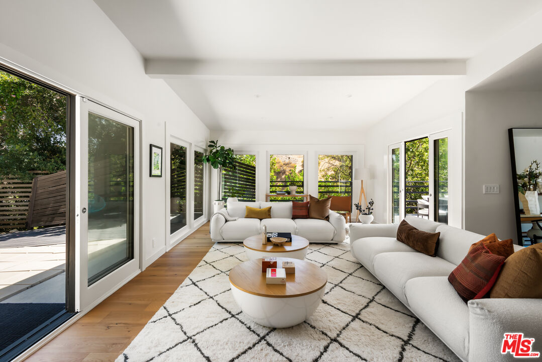 3375 Coldwater Canyon Ave