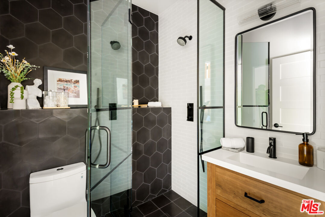 3375 Coldwater Canyon Ave